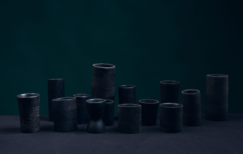 Black_oak_cylinder_glass_001
